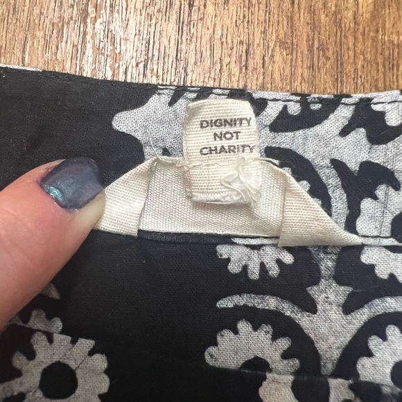 Black and white medium tunic from the artists at MarketPlace Handwork of India. - Picture 5 of 6